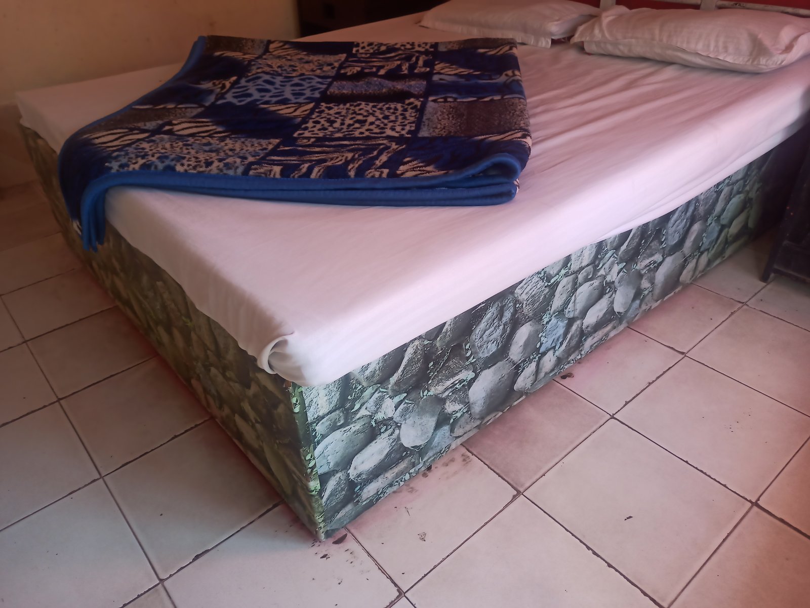 Avon 50 Meter to mall road